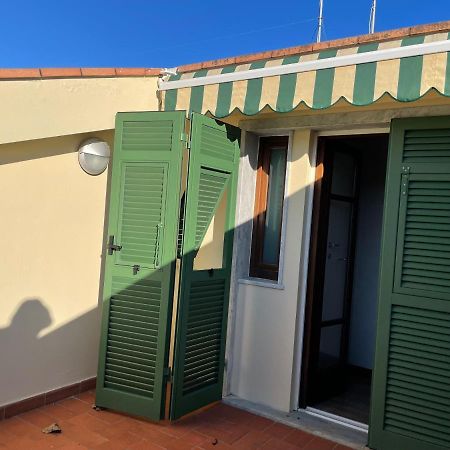 Confortevole Camera Matrimoniale A 500 Mt Dal Mare Marina Di Carrara Zewnętrze zdjęcie