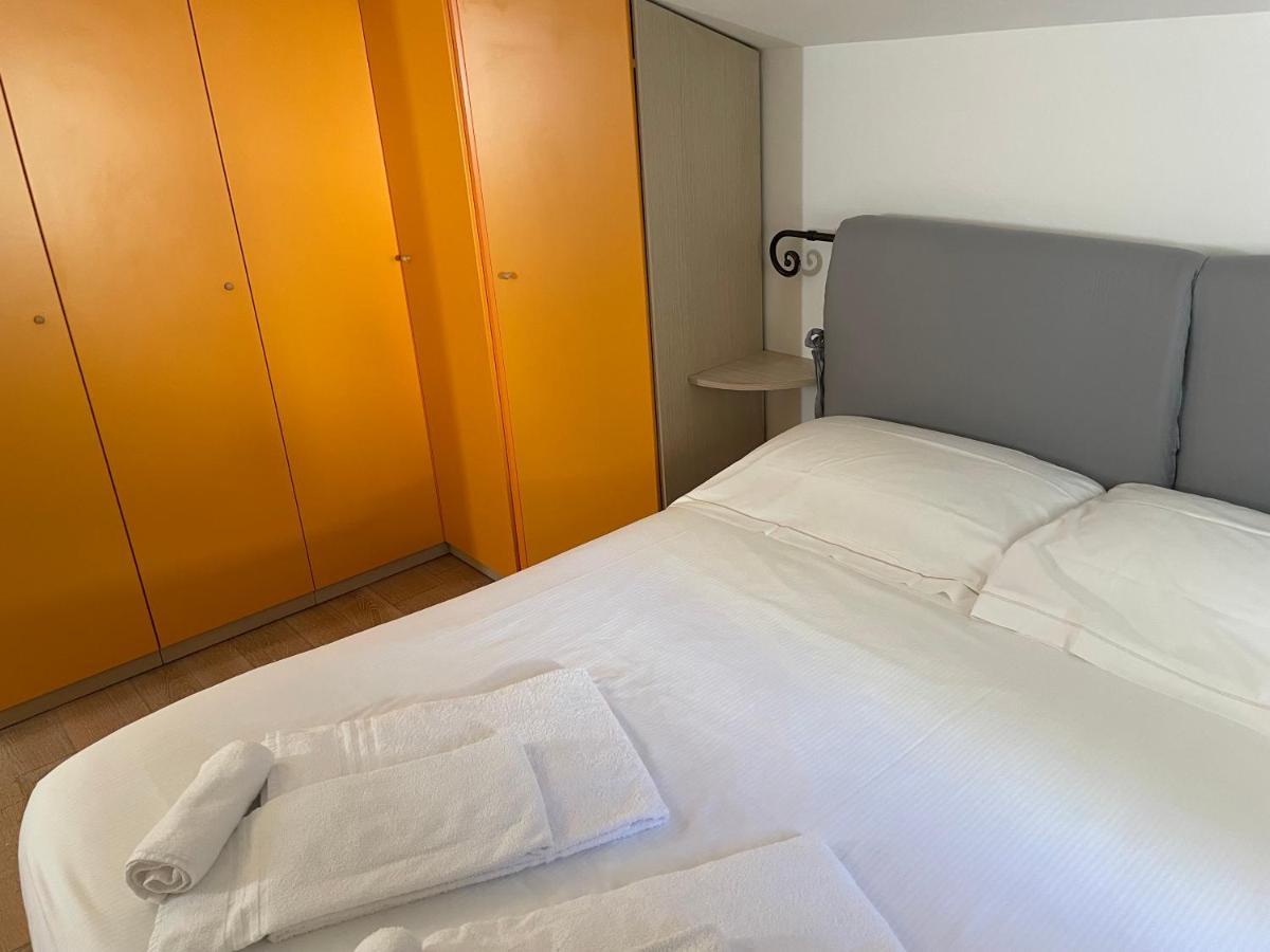 Confortevole Camera Matrimoniale A 500 Mt Dal Mare Marina Di Carrara Zewnętrze zdjęcie