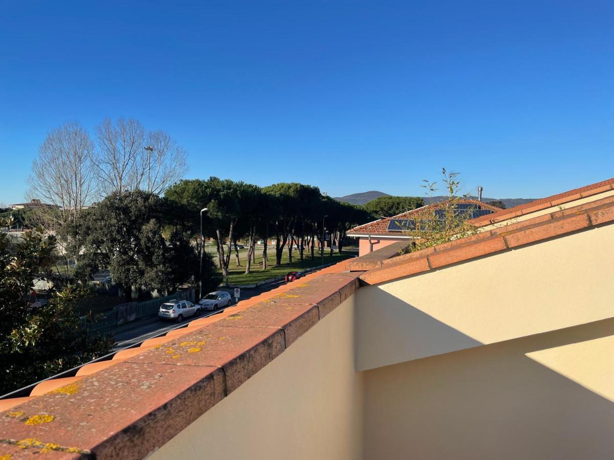 Confortevole Camera Matrimoniale A 500 Mt Dal Mare Marina Di Carrara Zewnętrze zdjęcie